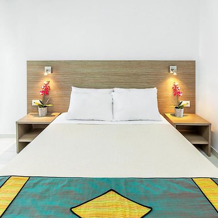 Xenios Dolphin Beach Hotel Possidi Buitenkant foto