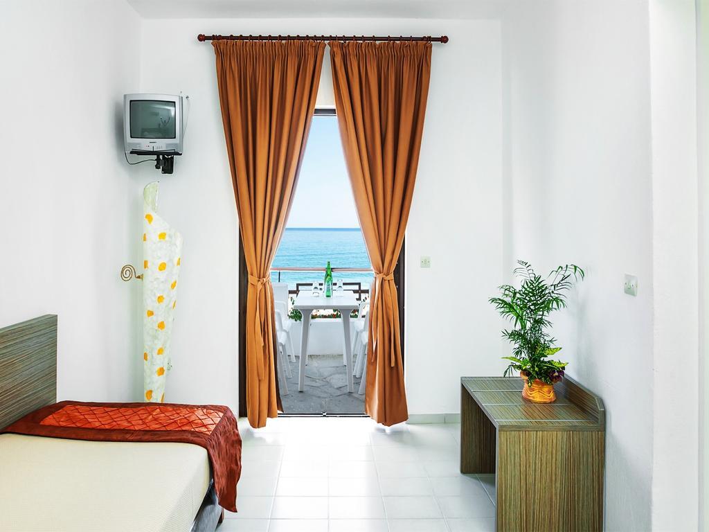 Xenios Dolphin Beach Hotel Possidi Kamer foto