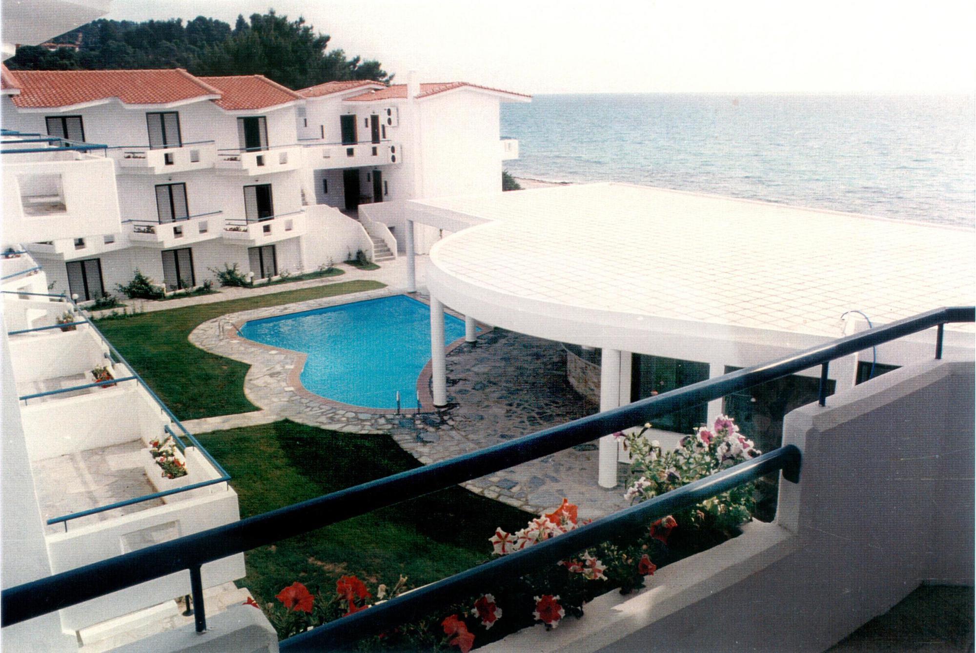 Xenios Dolphin Beach Hotel Possidi Buitenkant foto